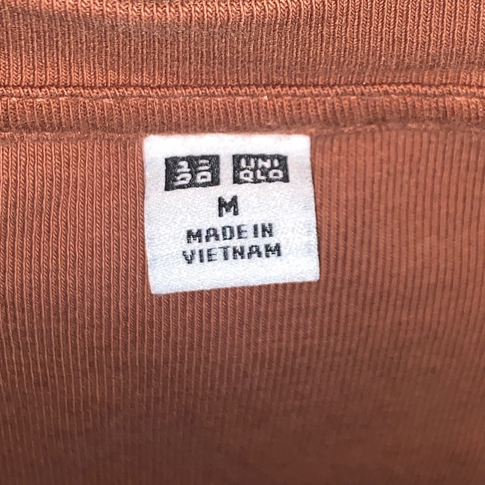 💝Like New Uniqlo brown S/S shirt - Medium - Picture 4 of 11